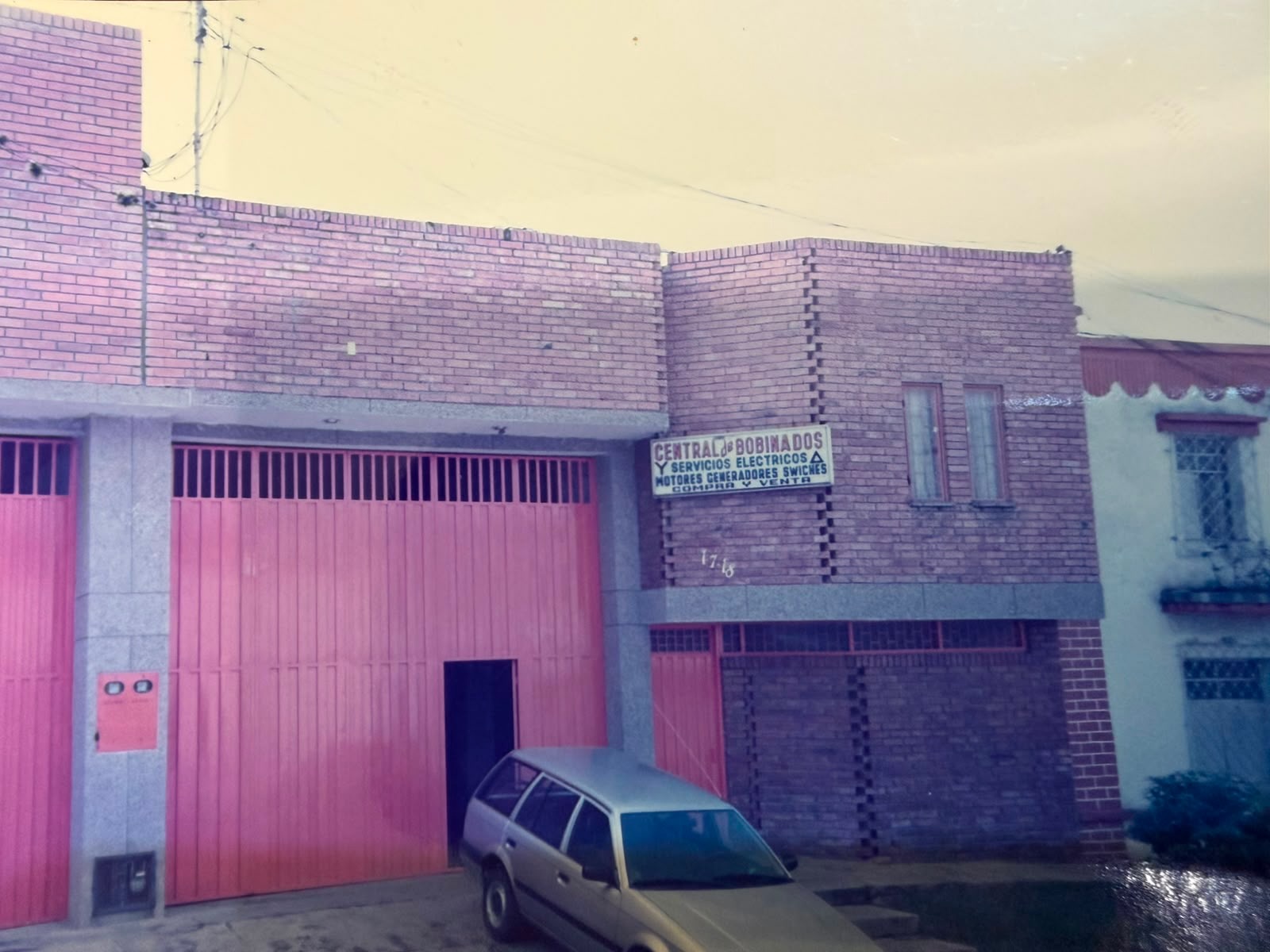 1987 — Apertura de taller en la Cl. 17 #17